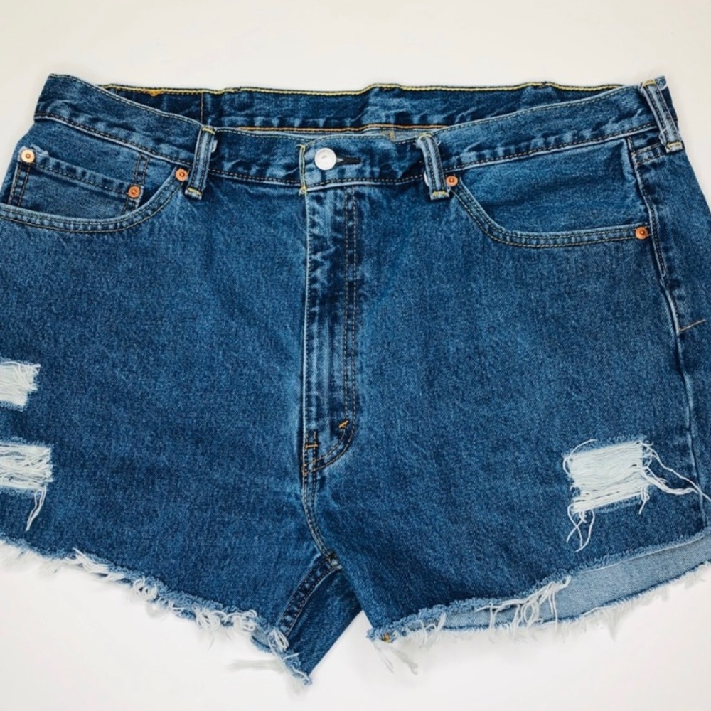 💙 levi’s 505 distressed cutoff jean shorts 💎